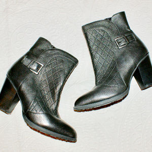Like New Leather Me Too Booties